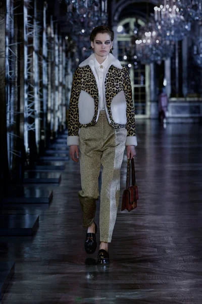 Look 46